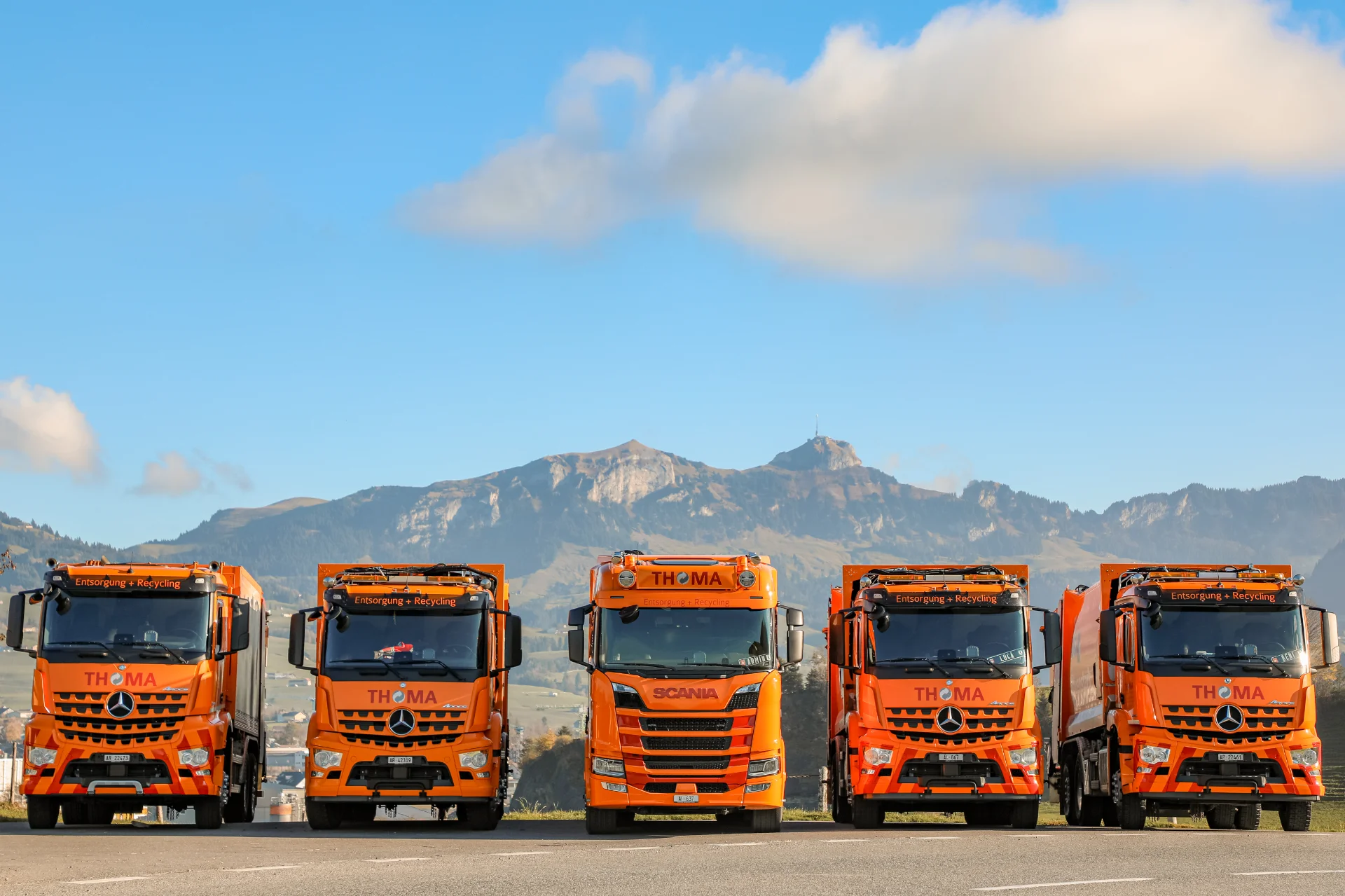 Mehrere LKWs der THOMA Entsorgung AG